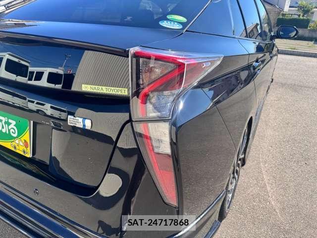 Toyota PRIUS 2016-06 8649299-14