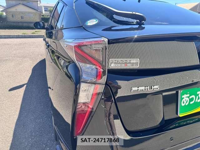 Toyota PRIUS 2016-06 8649299-15