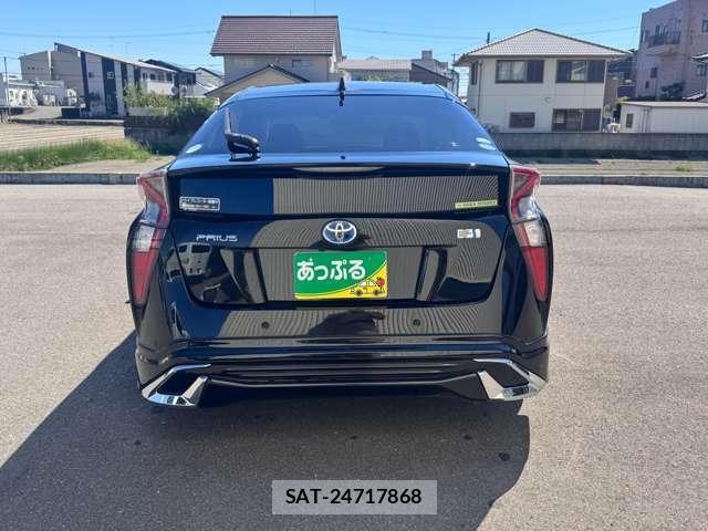 Toyota PRIUS 2016-06 8649299-6