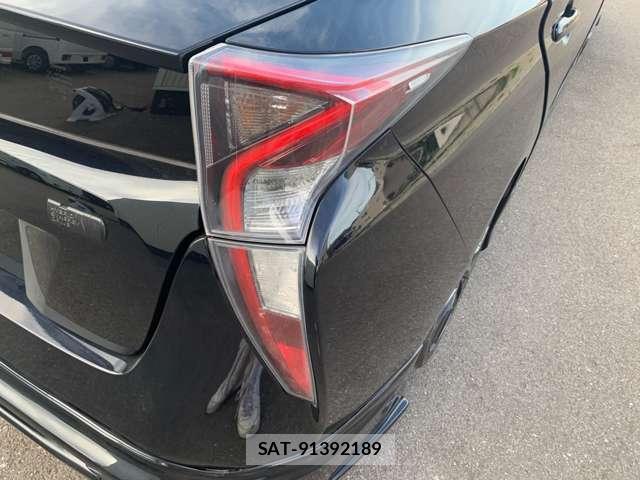 Toyota PRIUS 2017-06 8649305-13