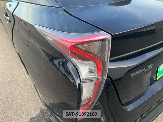 Toyota PRIUS 2017-06 8649305-14