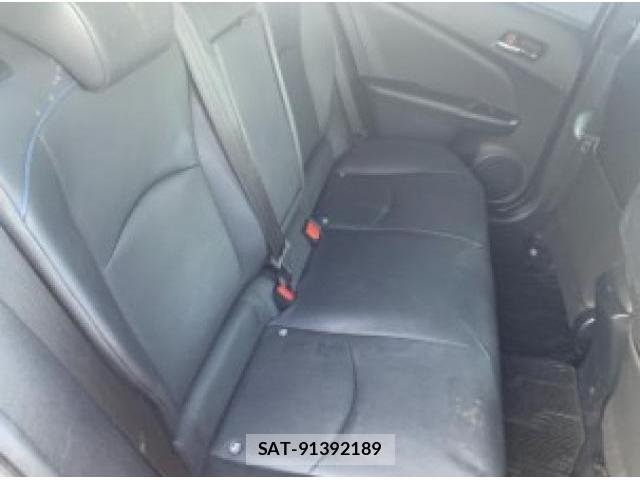 Toyota PRIUS 2017-06 8649305-17