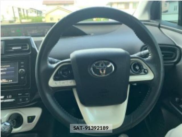 Toyota PRIUS 2017-06 8649305-18