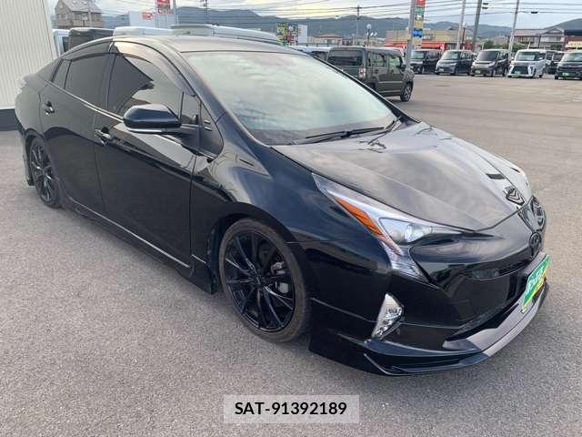 Toyota PRIUS 2017-06 8649305-3