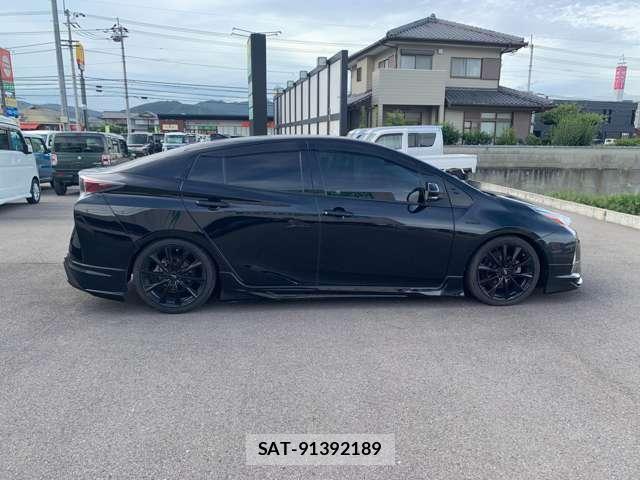 Toyota PRIUS 2017-06 8649305-4