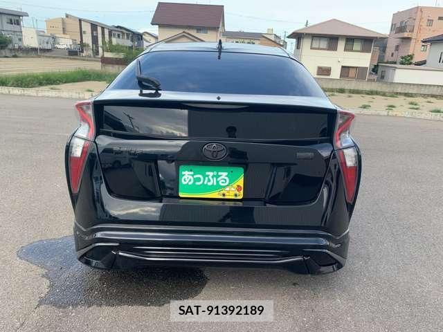 Toyota PRIUS 2017-06 8649305-6
