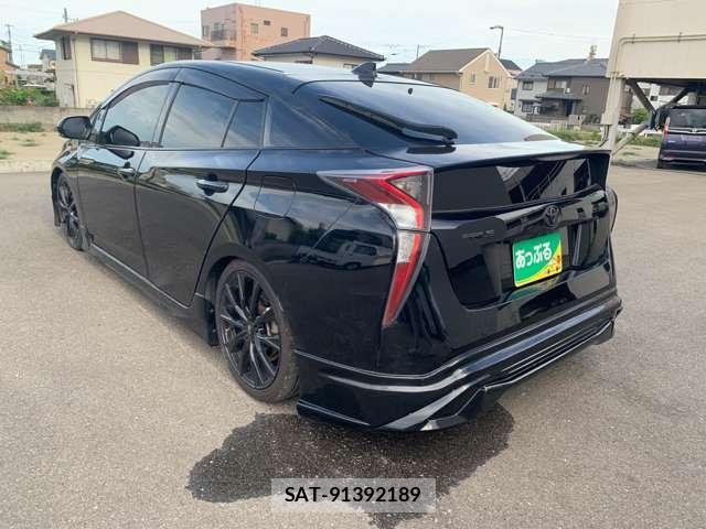 Toyota PRIUS 2017-06 8649305-7