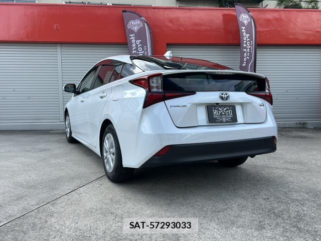 Toyota PRIUS 2020-10 8649410-14
