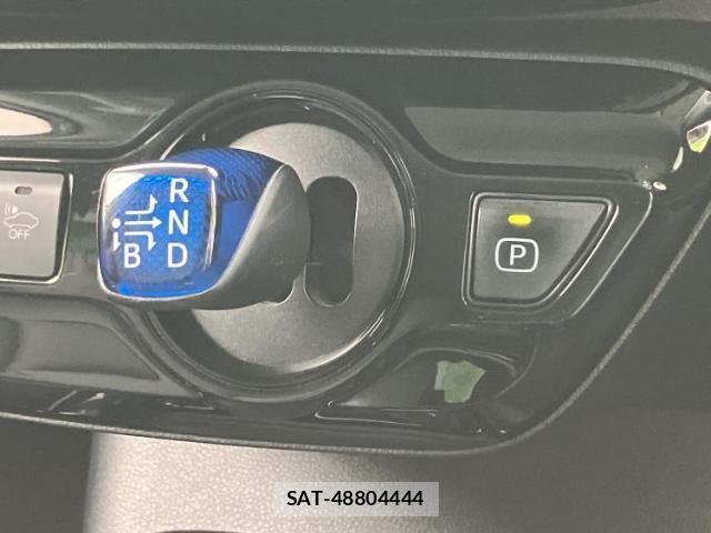 Toyota PRIUS 2019-12 8649434-17