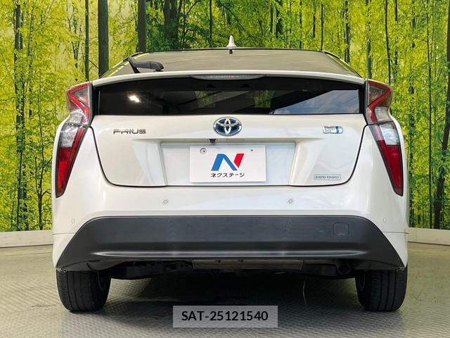 Toyota PRIUS 2017-05 8649442-14