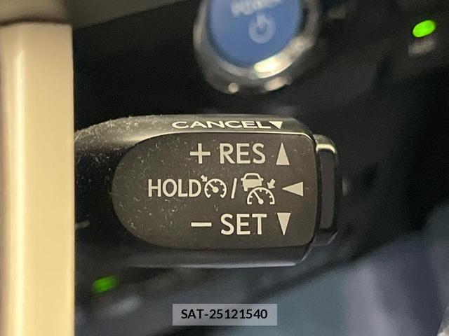 Toyota PRIUS 2017-05 8649442-4
