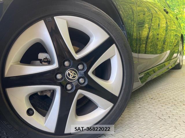 Toyota PRIUS 2017-03 8649445-12
