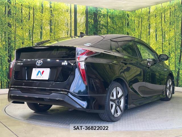Toyota PRIUS 2017-03 8649445-16