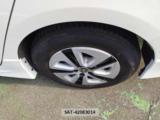 Toyota PRIUS 2017-09 8649475-1