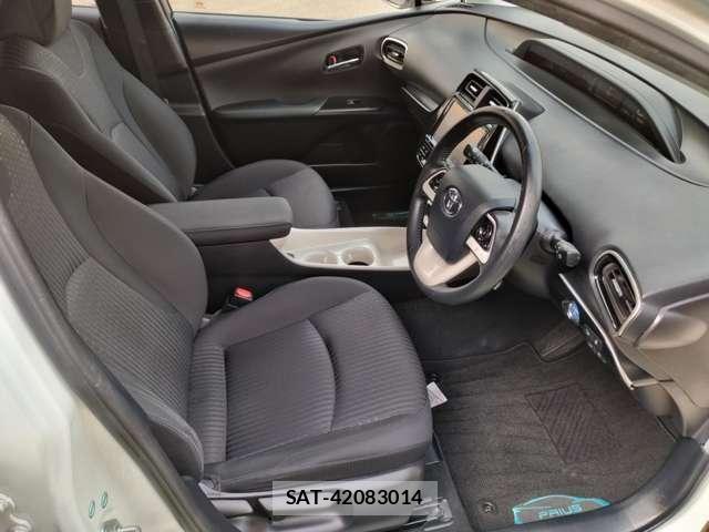 Toyota PRIUS 2017-09 8649475-11