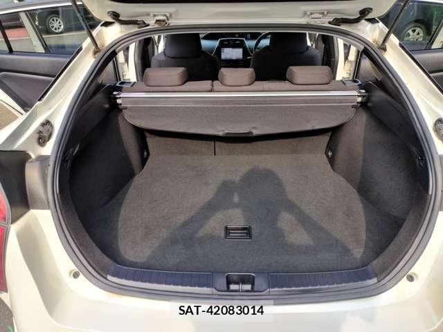 Toyota PRIUS 2017-09 8649475-14