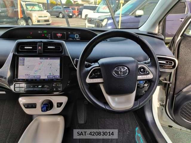 Toyota PRIUS 2017-09 8649475-15