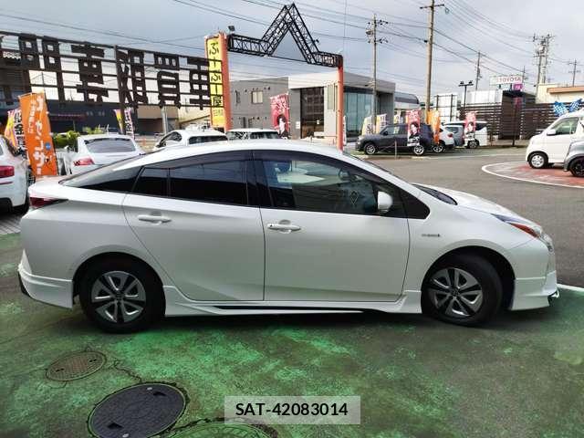 Toyota PRIUS 2017-09 8649475-4