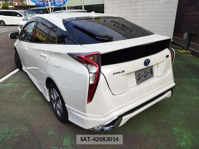 Toyota PRIUS 2017-09 8649475-6
