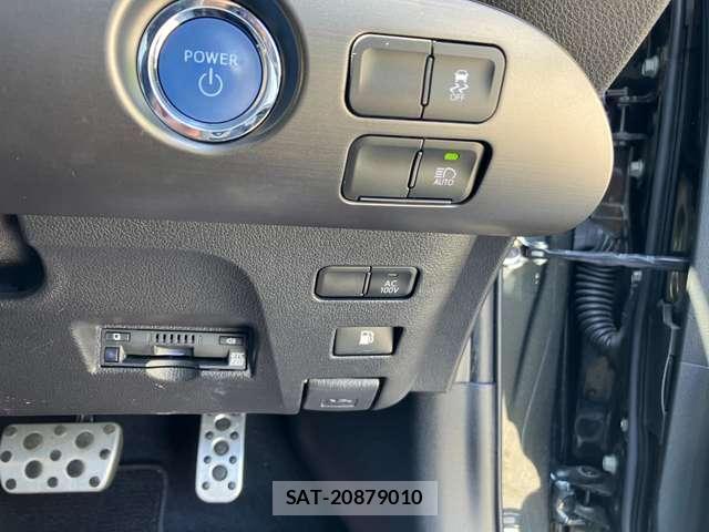 Toyota PRIUS 2022-06 8649485-18