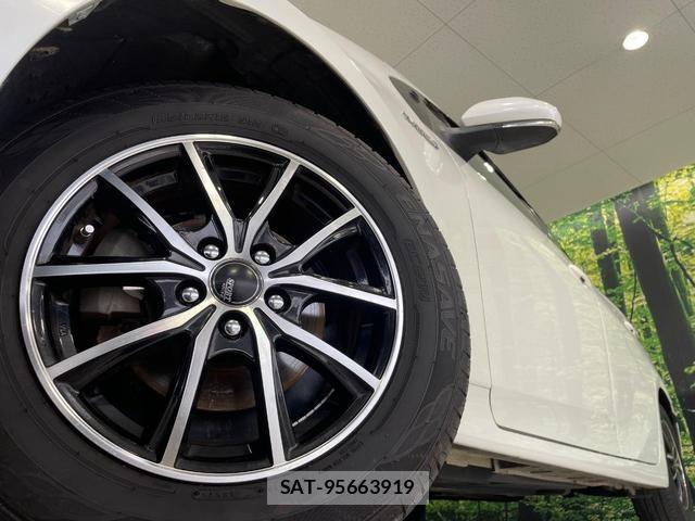 Toyota PRIUS 2016-05 8649763-12