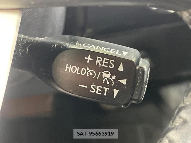 Toyota PRIUS 2016-05 8649763-6