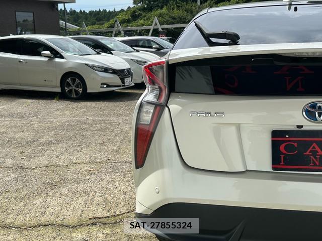 Toyota PRIUS 2016-03 8651237-12