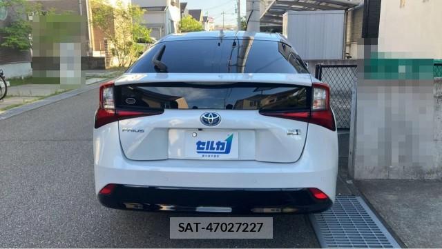 Toyota PRIUS 2022-04 8651280-1