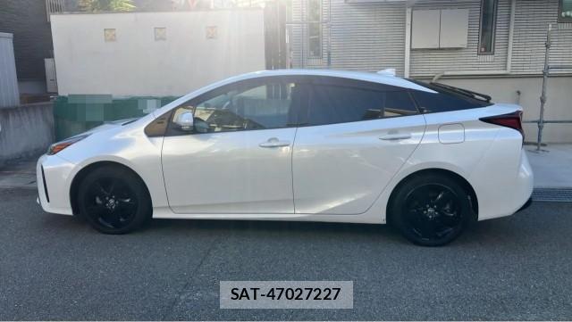 Toyota PRIUS 2022-04 8651280-10