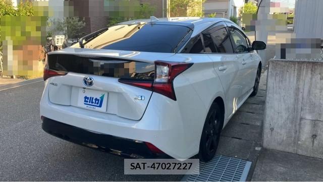 Toyota PRIUS 2022-04 8651280-12