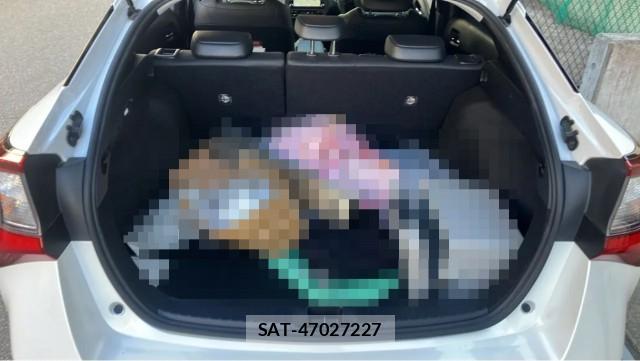 Toyota PRIUS 2022-04 8651280-17