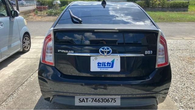 Toyota PRIUS 2014-02 8651422-1