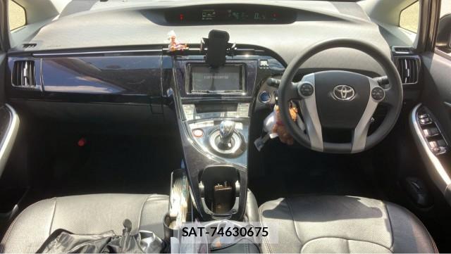 Toyota PRIUS 2014-02 8651422-2