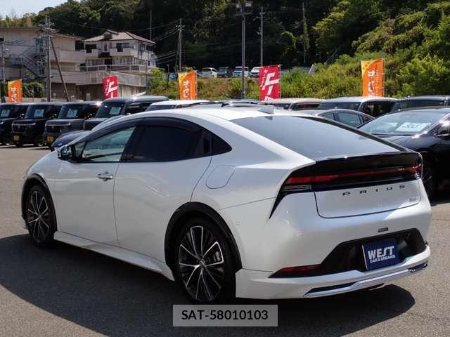 Toyota PRIUS 2024-03 8651659-1
