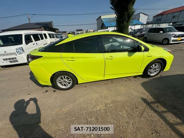 Toyota PRIUS 2017-08 8651784-10