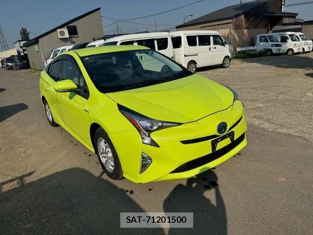 Toyota PRIUS 2017-08 8651784-11