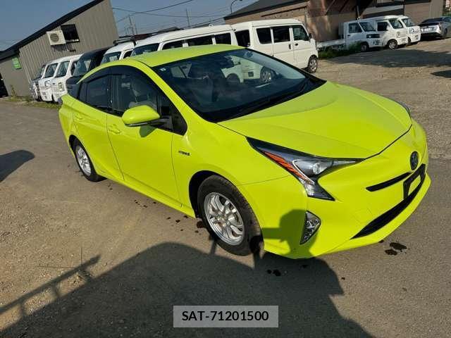 Toyota PRIUS 2017-08 8651784-12