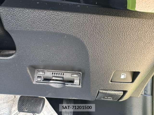 Toyota PRIUS 2017-08 8651784-17