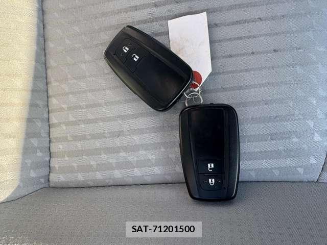Toyota PRIUS 2017-08 8651784-18