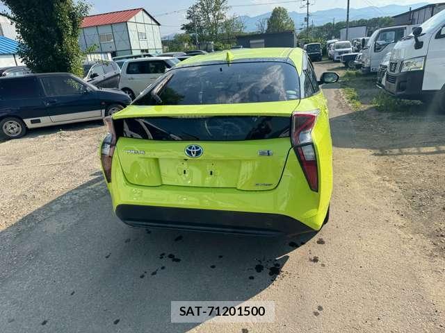 Toyota PRIUS 2017-08 8651784-8