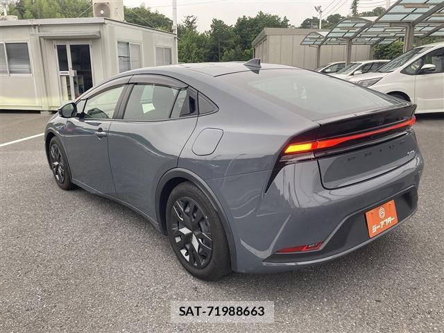 Toyota PRIUS 2023-03 8651819-11