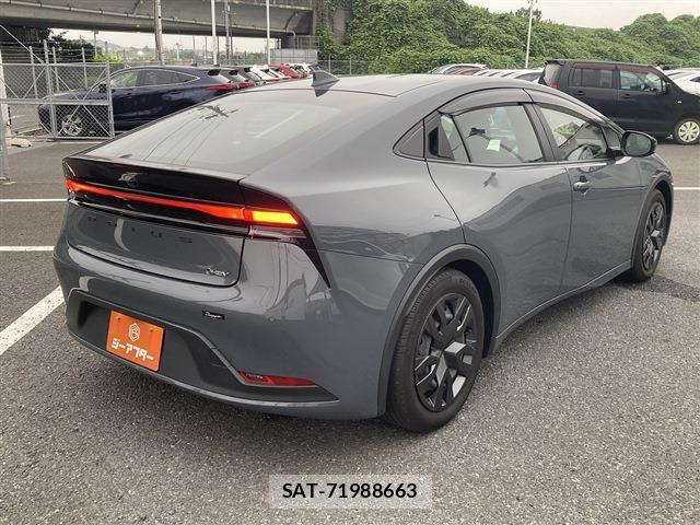 Toyota PRIUS 2023-03 8651819-9