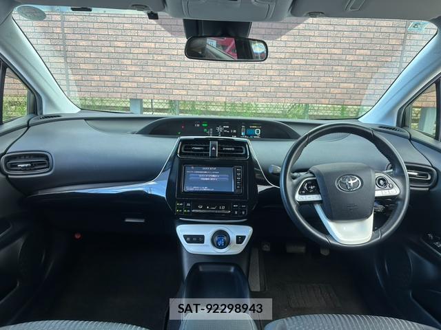 Toyota PRIUS 2018-08 8651838-1