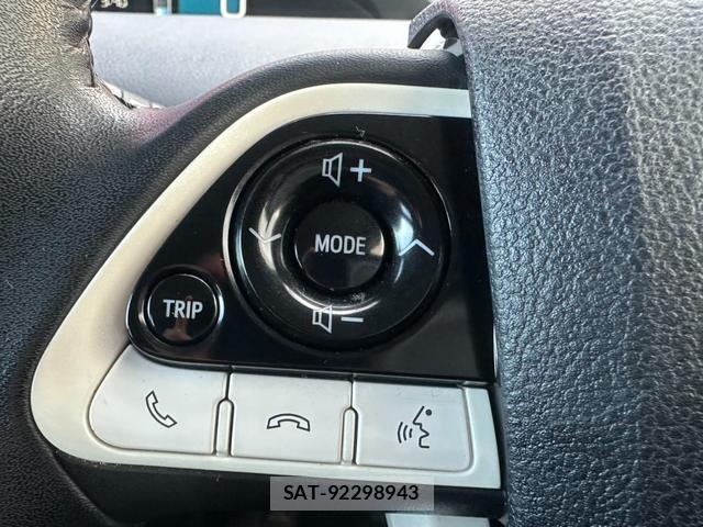 Toyota PRIUS 2018-08 8651838-11