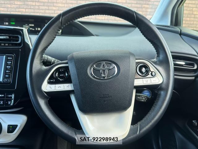 Toyota PRIUS 2018-08 8651838-2