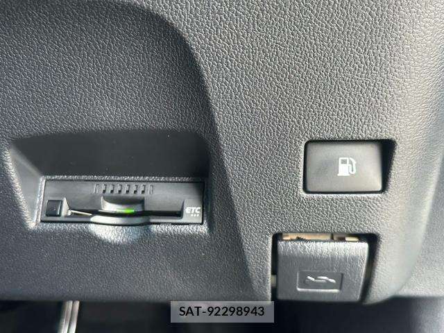 Toyota PRIUS 2018-08 8651838-5