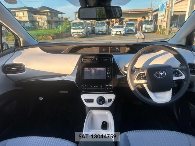 Toyota PRIUS 2018-03 8651842-1