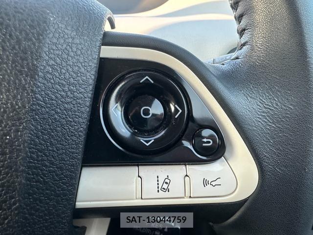 Toyota PRIUS 2018-03 8651842-10