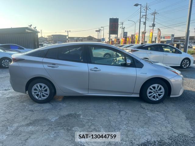 Toyota PRIUS 2018-03 8651842-14