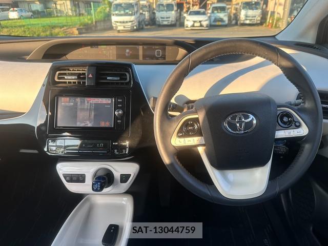 Toyota PRIUS 2018-03 8651842-2